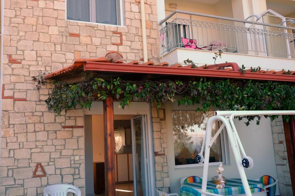 ポリフロノ Petra'S Houseヴィラ エクステリア 写真